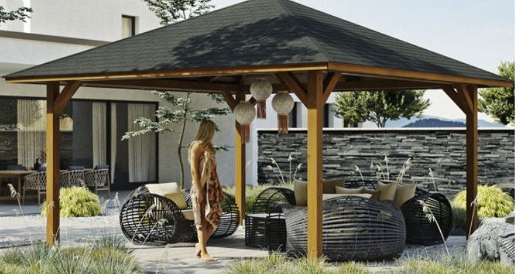 Un salon de jardin à l'abri d'une pergola - Côté Maison